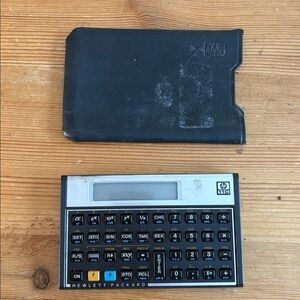 HP 11C Vintage Calculator AS IS - doesn’t turn on - for parts